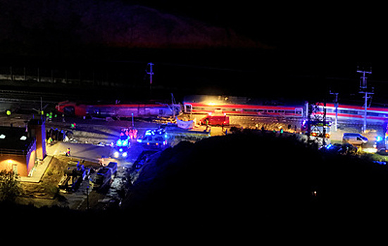 Глава Минтранса Испании счел столкновение двух поездов "чрезвычайно странным"