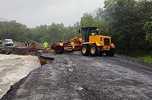 Почти 100 участков дорог повреждены в Приморье