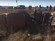 Водитель погиб: на Дону легковушка влетела в трактор