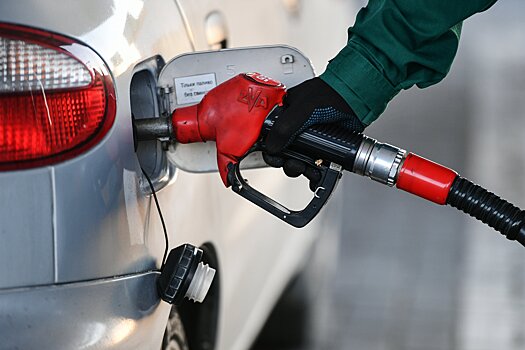 В Госдуме предложили снизить цены на бензин из-за удешевления нефти