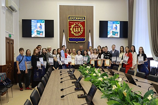 32 волонтера получили награды от дзержинской администрации