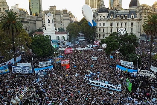 Студенты Аргентины выступили против сокращения расходов на образование
