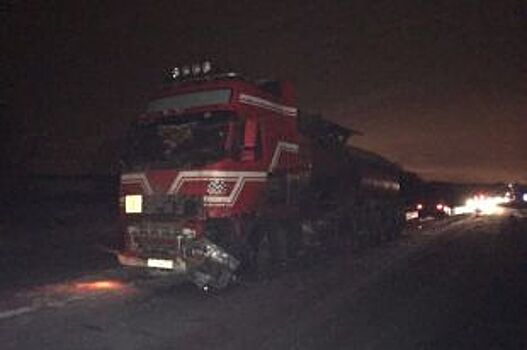 Под Самарой 19-летняя девушка врезалась в бензовоз, есть жертвы