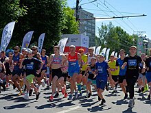 На Октябрьском бегут, боксируют и поют