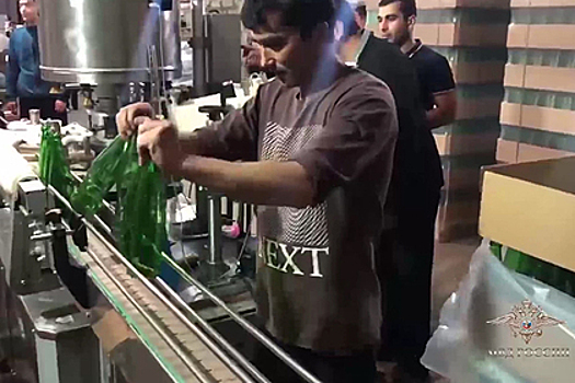 Российские полицейские ликвидировали цех по производству контрафактной газировки