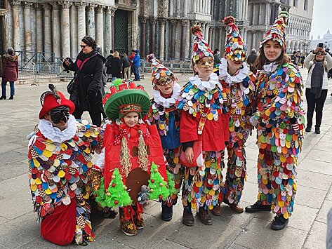 Победители конкурса костюмов на «Горьковской Елке» посетила Венецию в разгар коронавируса