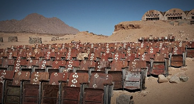 Как в пустыне построили кинотеатр и почему его забросили