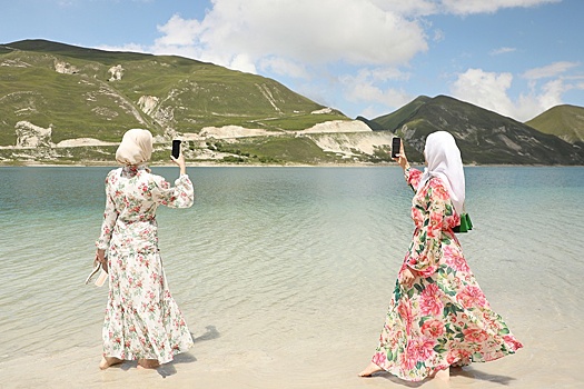 Озеро Кезеной-Ам в Чечне стало местом притяжения туристов