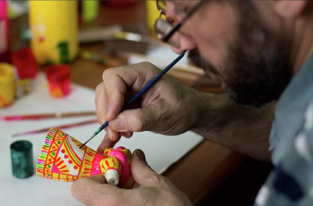 Как делают игрушечные. Производство игрушек. Филимоновская игрушка мастера. Как делают игрушечные. Завод игрушек.