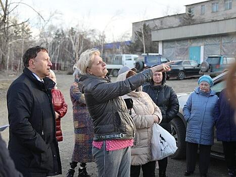 Председатель ЗС ПК Александр Ролик провел встречу с жителями отдаленного микрорайона Владивостока