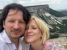 «Каждый год отмечаем свадьбу»: Ирина Гринева примерила свадебное платье в честь годовщины венчания