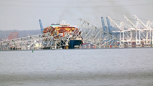 Шесть человек предварительно погибли при обрушении моста в США