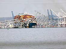 Шесть человек предварительно погибли при обрушении моста в США