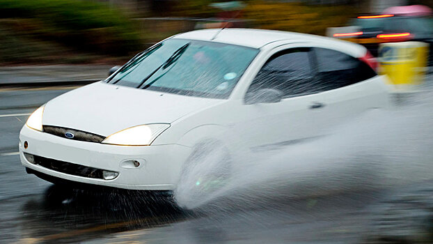 Что такое аквапланирование и как его избежать