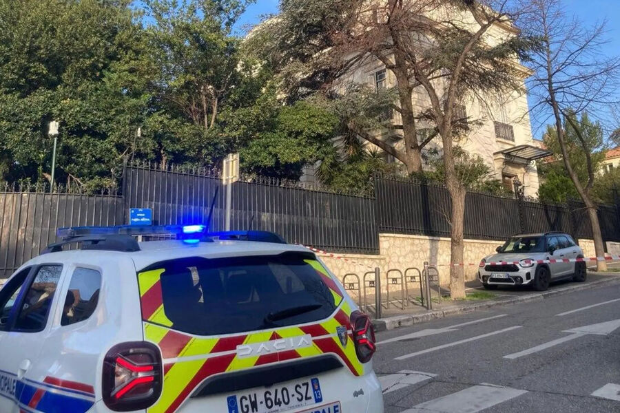 Россия намерена добиться наказания виновных в нападении на консульство в Марселе