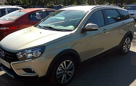 Опубликованы фотографии Lada Vesta SW Cross в цвете «Карфаген»