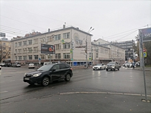 В Новосибирске на мокрый асфальт высыпали 29 тонн реагентов