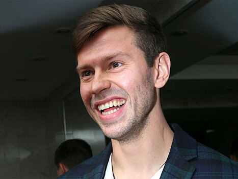 Федя Смолов с невестой нарушил режим