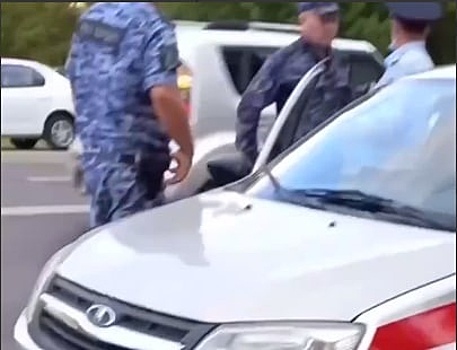 Пьяные пассажиры подрались с таксистом в Кстове