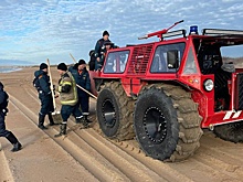 На Кубани к очистке берега от нефтепродуктов привлекли снегоболотоход