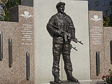 В тюменском сквере Воздушно-десантных войск открыли новый мемориал