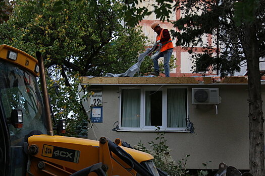 В Севастополе впервые принудительно снесли пристройку к многоэтажке