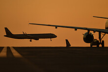 Самолет Ан-124 выкатился за пределы взлетно-посадочной полосы в аэропорту Новосибирска