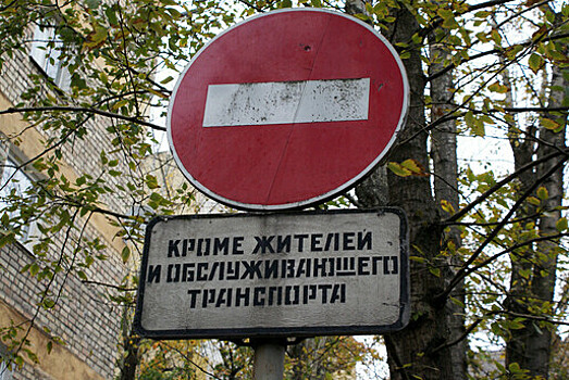 «Кривые, косые, скоро на деревья будут прибивать»: в горсовете раскритиковали дорожные знаки в Калининграде