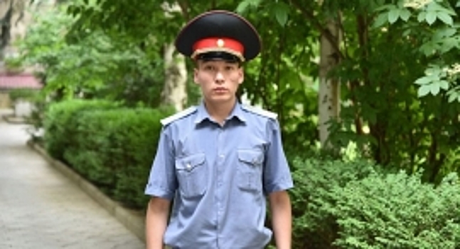 Милицейский застрелил собаку, которая напала на 3-летнего ребенка в Бишкеке