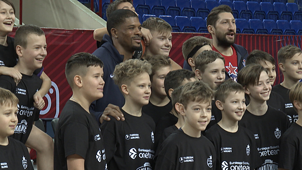 Баскетболисты ЦСКА провели в Калининграде мастер-класс для воспитанников спортшкол