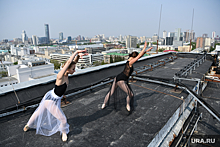 В Екатеринбурге балерины залезли на высотку ради проекта сына Бондарчука