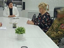Глава Татарского района НСО Лысенко встретилась с бойцом СВО