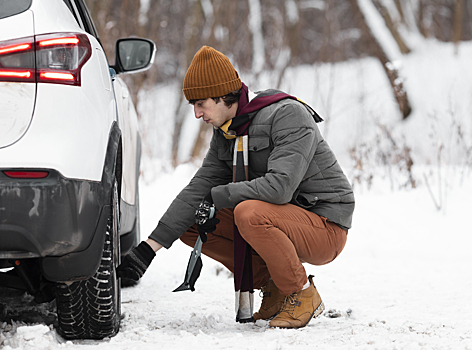 Есть риск там и остаться. Автоэксперт назвала 6 причин не парковаться в сугробе
