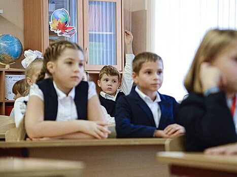 Россияне рассказали, на что потратили "школьные" выплаты