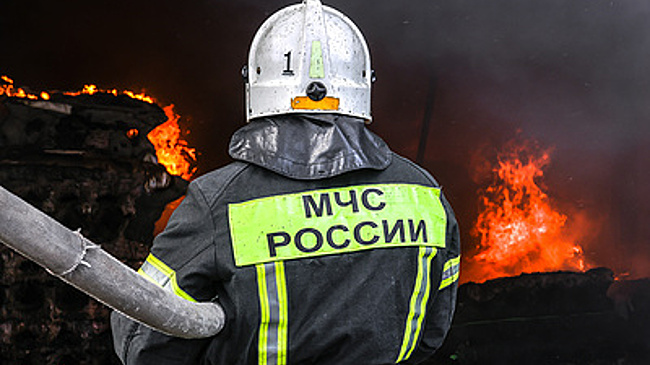 В Туапсе на территории НПЗ потушили пожар на площади 300 кв. м