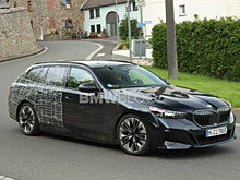 2024 BMW 5 серии Touring Plug-In Hybrid, оснащенный пакетом M Sport