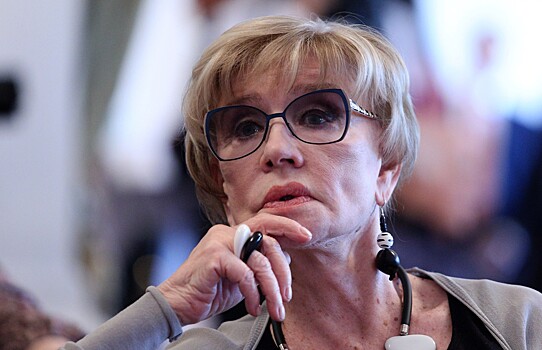 Как выглядела звезда фильма «Москва слезам не верит» Вера Алентова до увлечения пластикой