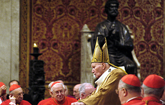 "Позорная кампания против Великого Папы": скандал в Польше со священниками-педофилами
