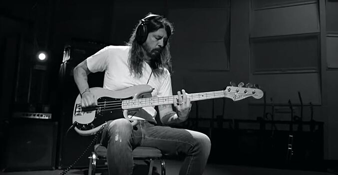 Фронтмен Foo Fighters исполнил соло на семи инструментах