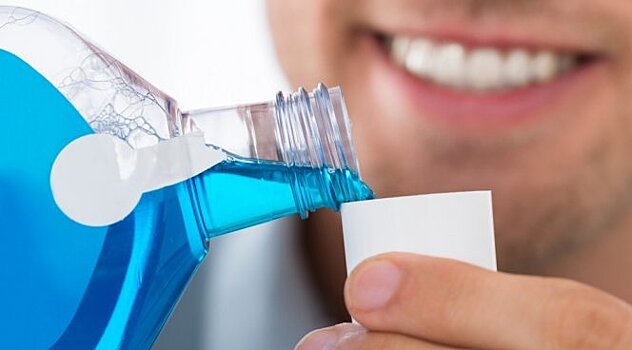 Стало известно, чем опасны ополаскиватели для рта