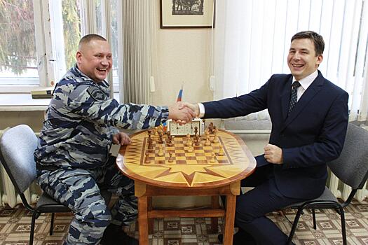 В Тольятти состоялась шахматная встреча между офицером Росгвардии и международным гроссмейстером