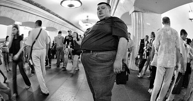 Толстая Москва: мы заедаем стресс плохой едой, мало двигаемся, а потом нам нечего носить