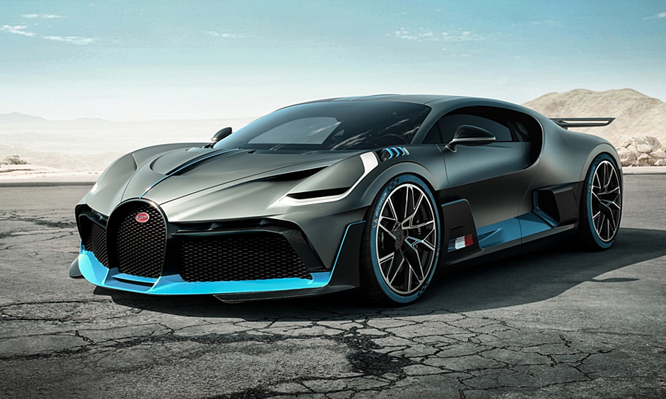 Bugatti Divo, 5,7 млн долларов На седьмой позиции в рейтинге самых дорогих машин в мире — спортивный автомобиль Bugatti Divo по цене в 5,7 млн долларов. Модель названа в честь пилота Альберта Диво, участвовавшего в гонках за команду Bugatti в 1920-х годах.   Спорткар имеет двигатель W16, оснащенный четырьмя турбонагнетателями. Мощность мотора — 1479 лошадиных сил. Максимальная скорость ограничена 380 км/ч