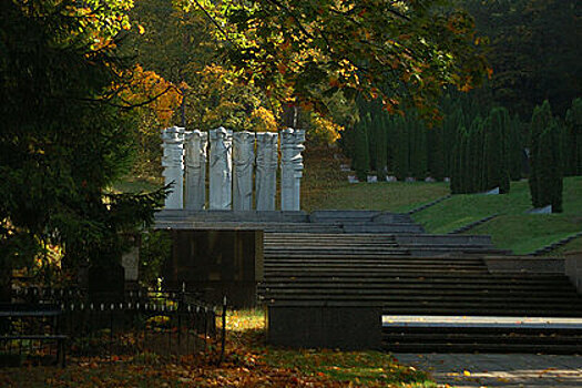 В Литве пообещали «уважительно» снести советский мемориал