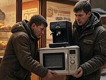 Двое жителей Ижевска украли из пекарни кофемашину и микроволновку