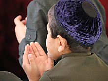 Родственник Кадырова обязал школьников одеваться по-исламски