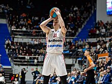 Защитник Тимофей Якушин продлил контракт с МБА