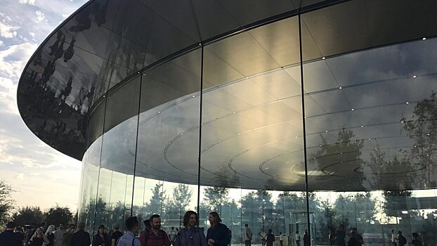 Apple Park: первые пострадавшие