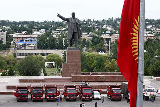 Мэрия Оша заявила, что памятник Ленину перенесут, а на его месте будет флагшток