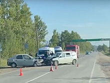 Трое детей и двое взрослых пострадали в лобовом ДТП в Ленобласти